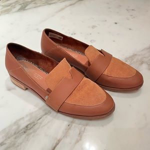 Tom’s brown loafers